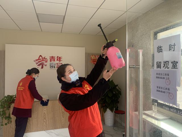 13马鞍山中心将中心“青年微家”阵地改为临时留观室，青年志愿者定期进行场所消毒处理，进一步发挥团属阵地和青年志愿者作用（3）.jpg